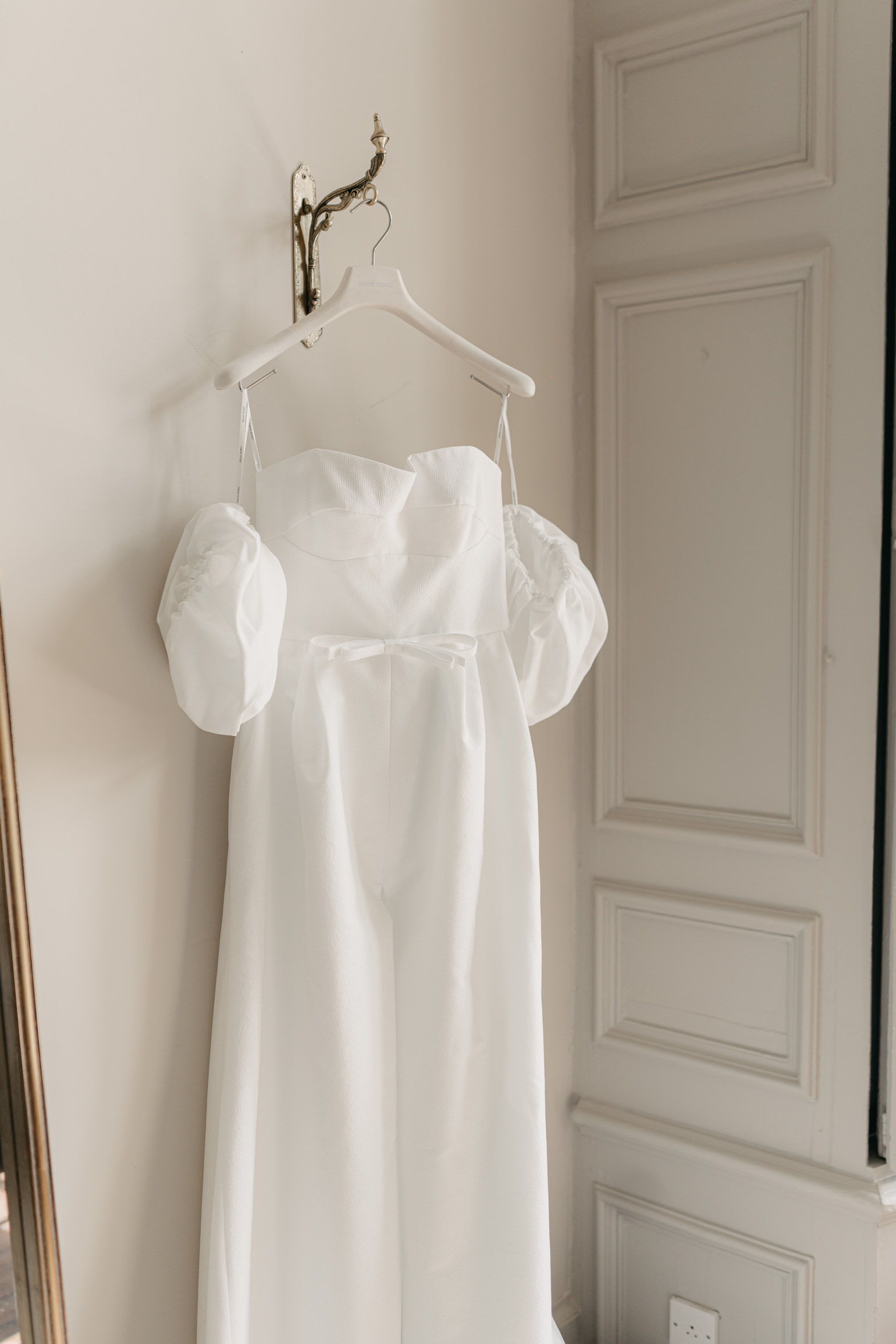 Brympton house wedding, puffy sleeve wedding dress, somerset wedding photographer 