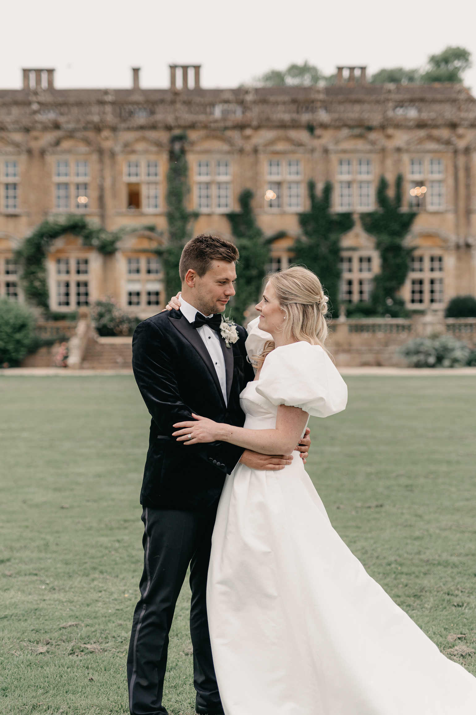 Puff sleeve wedding dress, Somerset Wedding Venue, Manor House Wedding venue, English garden wedding, 