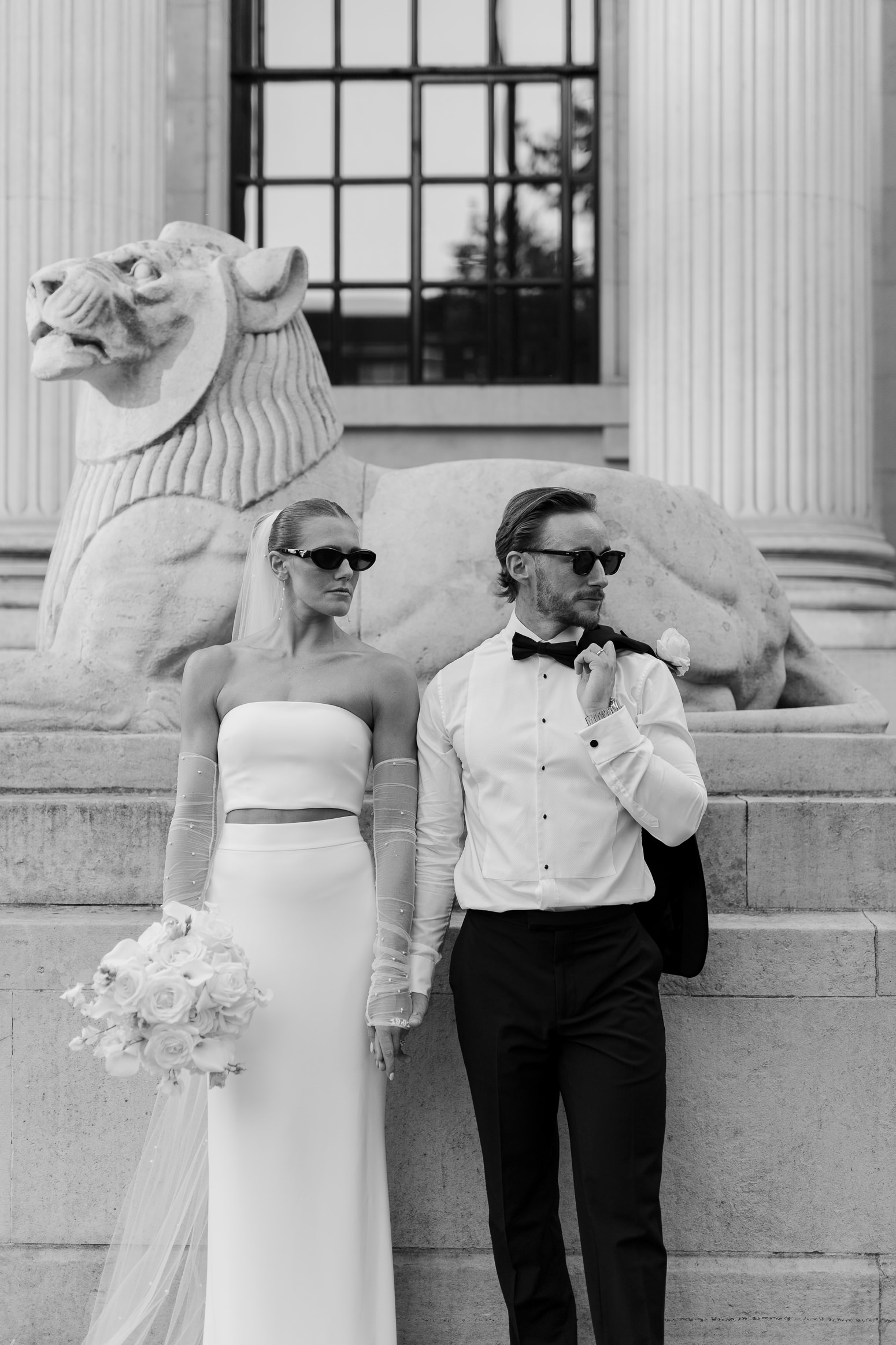 wedding photos at marylebone town hall, london elopement, london wedding photographer, london micro wedding, london town hall wedding