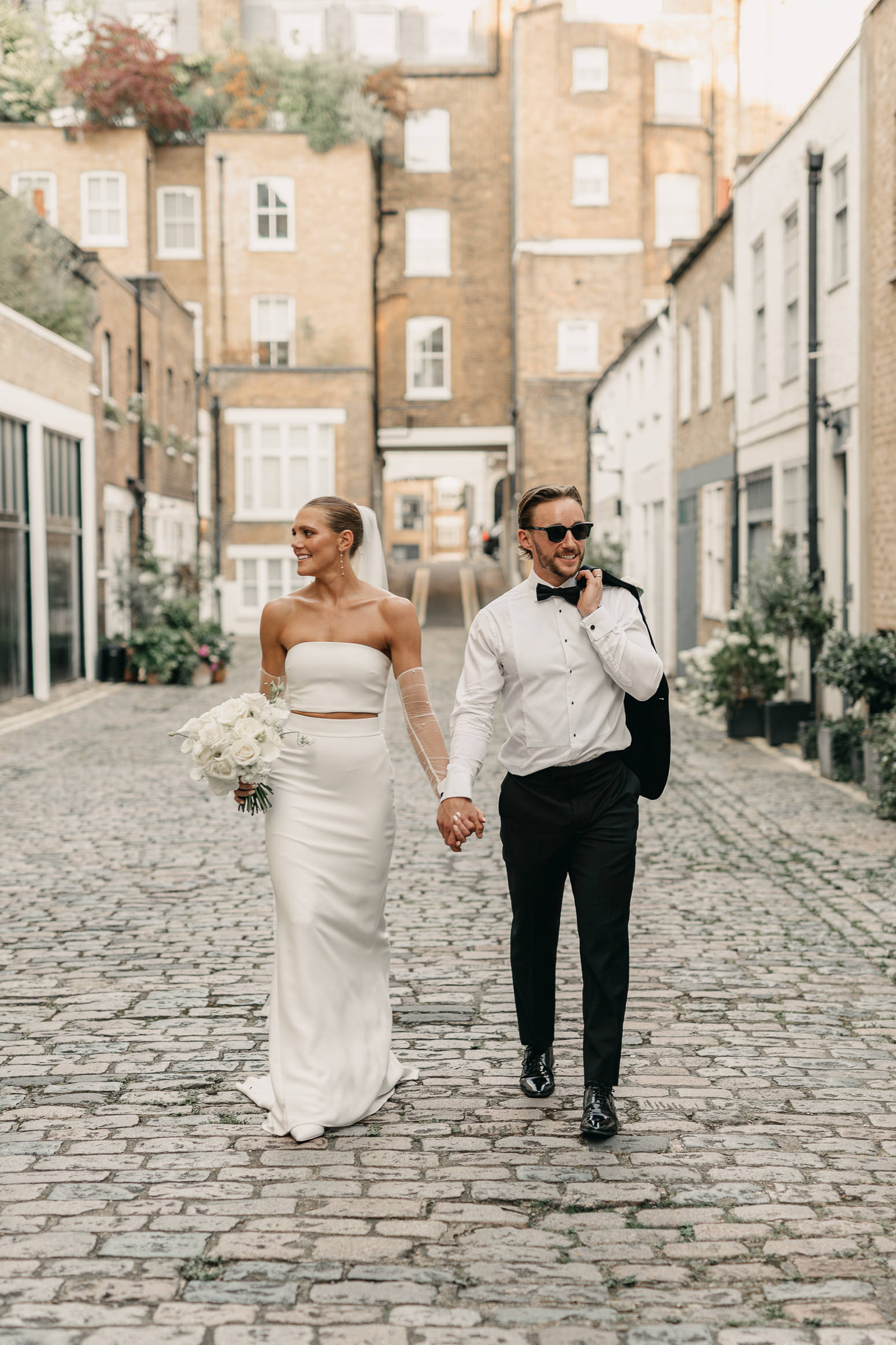 wedding photos at marylebone town hall, london elopement, london wedding photographer, london micro wedding, london town hall wedding